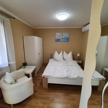 Muskatlis Haz Δωμάτια σε οικογενειακή κατοικία Balatonlelle