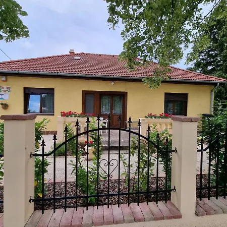 Muskatlis Haz * Balatonlelle