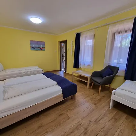 Muskatlis Haz * Balatonlelle