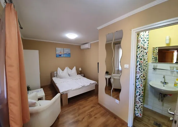 Muskatlis Haz ホームステイ バラトンレッレ