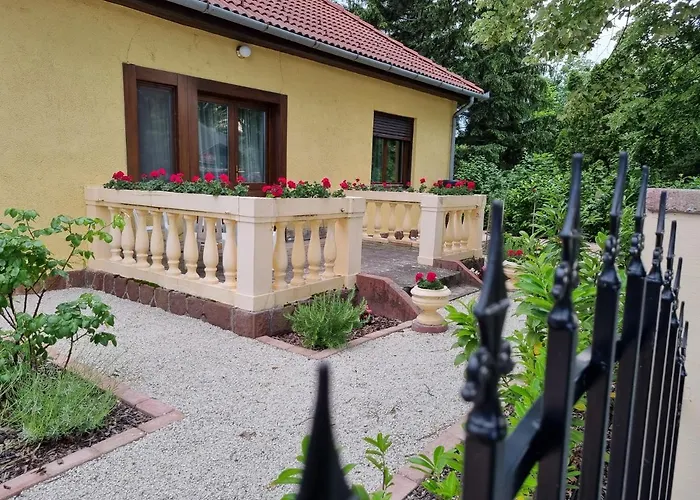 ホームステイ Muskatlis Haz バラトンレッレ